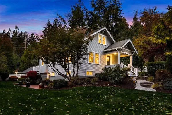 17929 SE May Valley Road , Renton, WA 98059