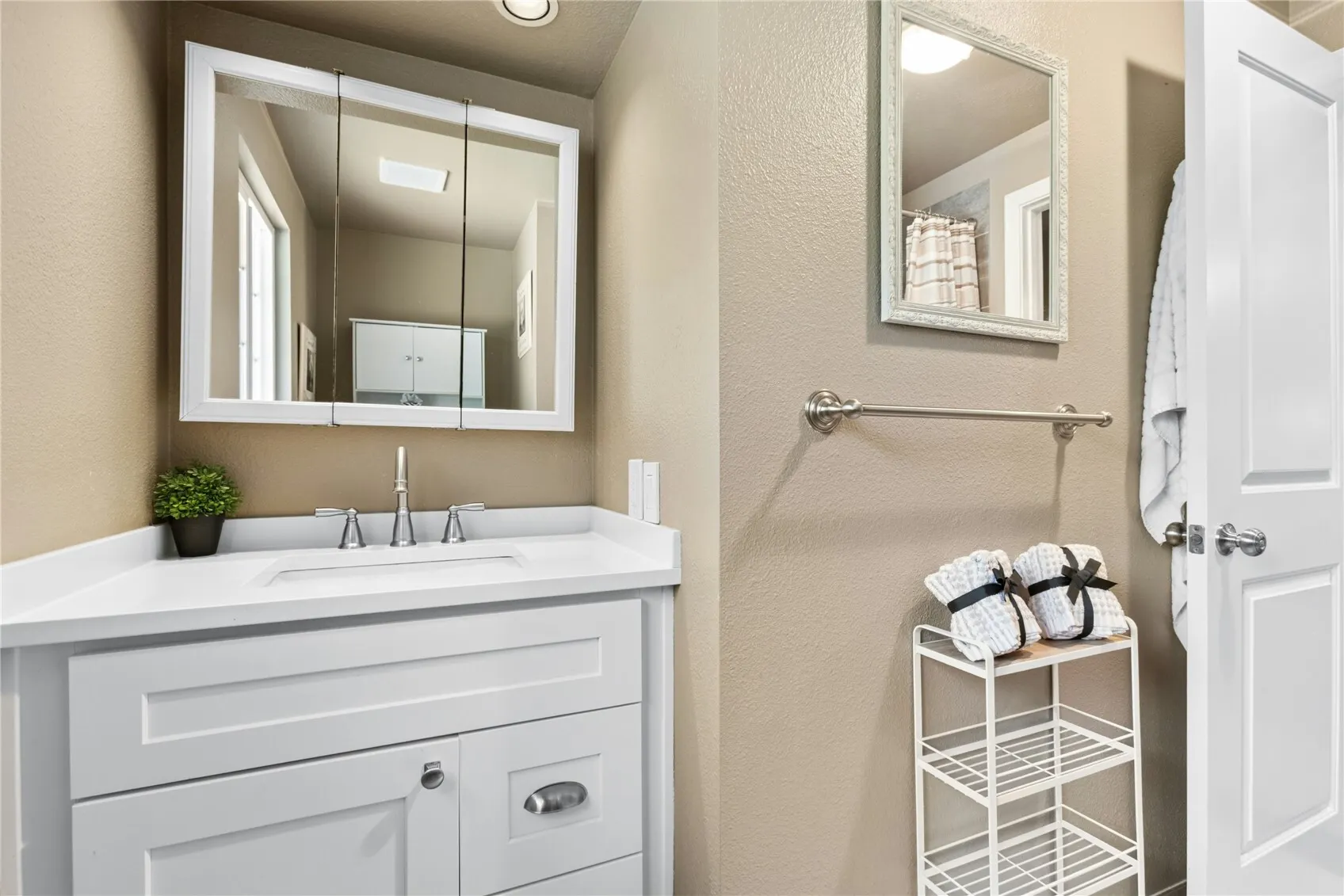 860 Valley View Place SW, Issaquah, WA 98027-4613