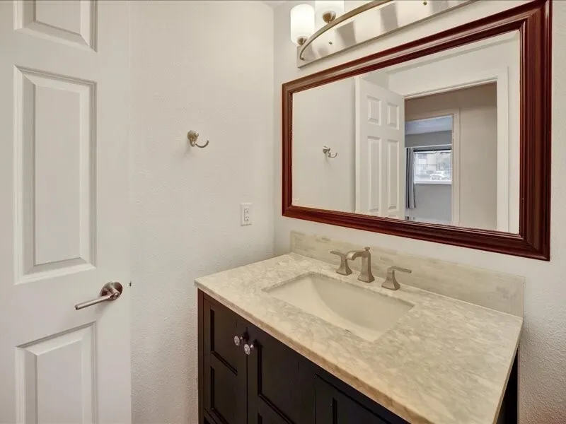 4727 176th Street SW #J12, Lynnwood, WA 98037