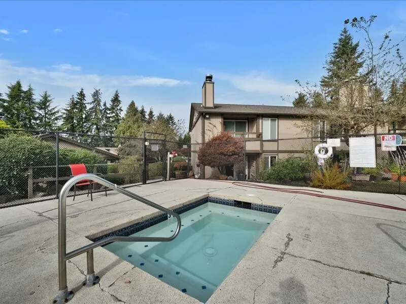 4727 176th Street SW #J12, Lynnwood, WA 98037