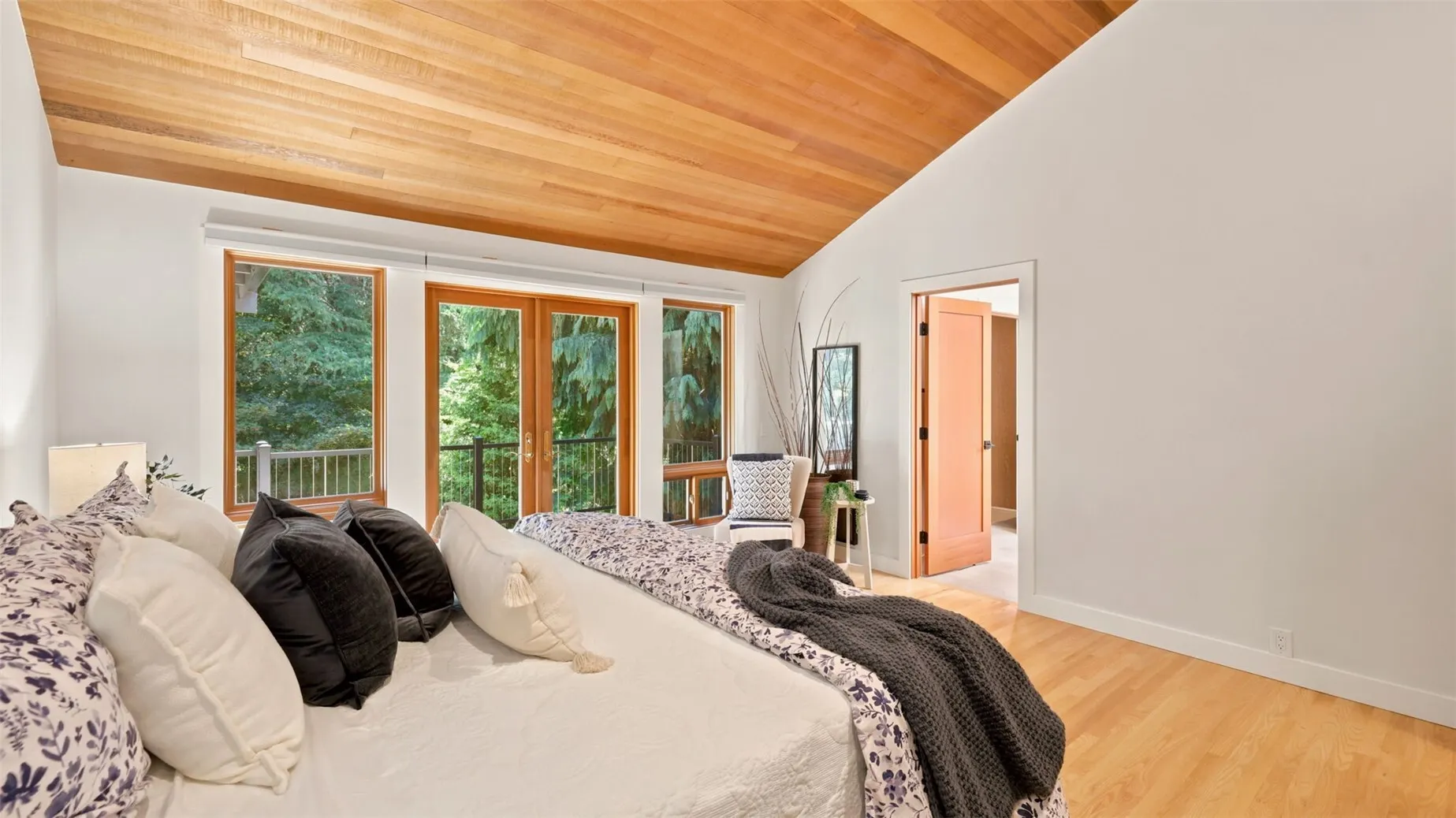 15510 NE 160th Street , Woodinville, WA 98072