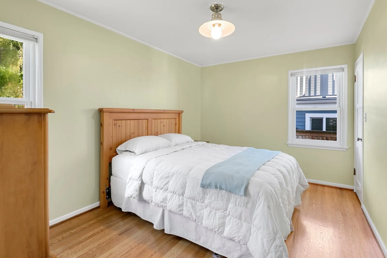 3027 38th Avenue W, Seattle, WA 98199