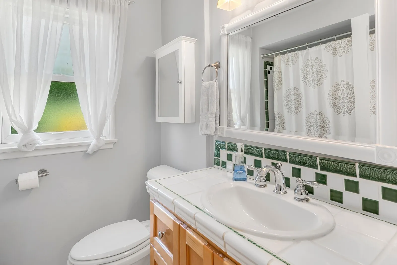 3027 38th Avenue W, Seattle, WA 98199