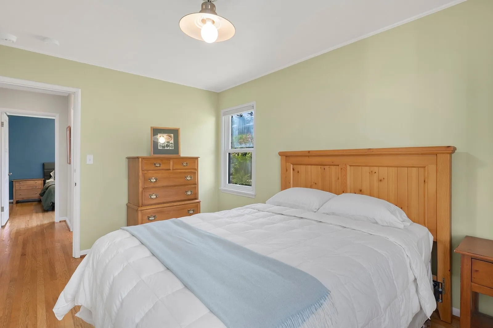 3027 38th Avenue W, Seattle, WA 98199
