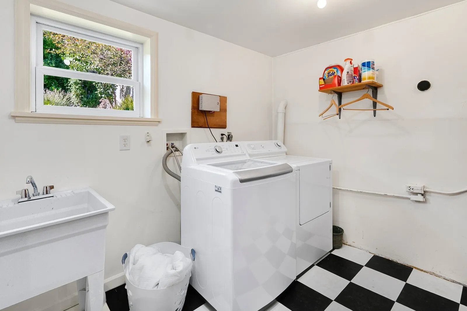 3027 38th Avenue W, Seattle, WA 98199