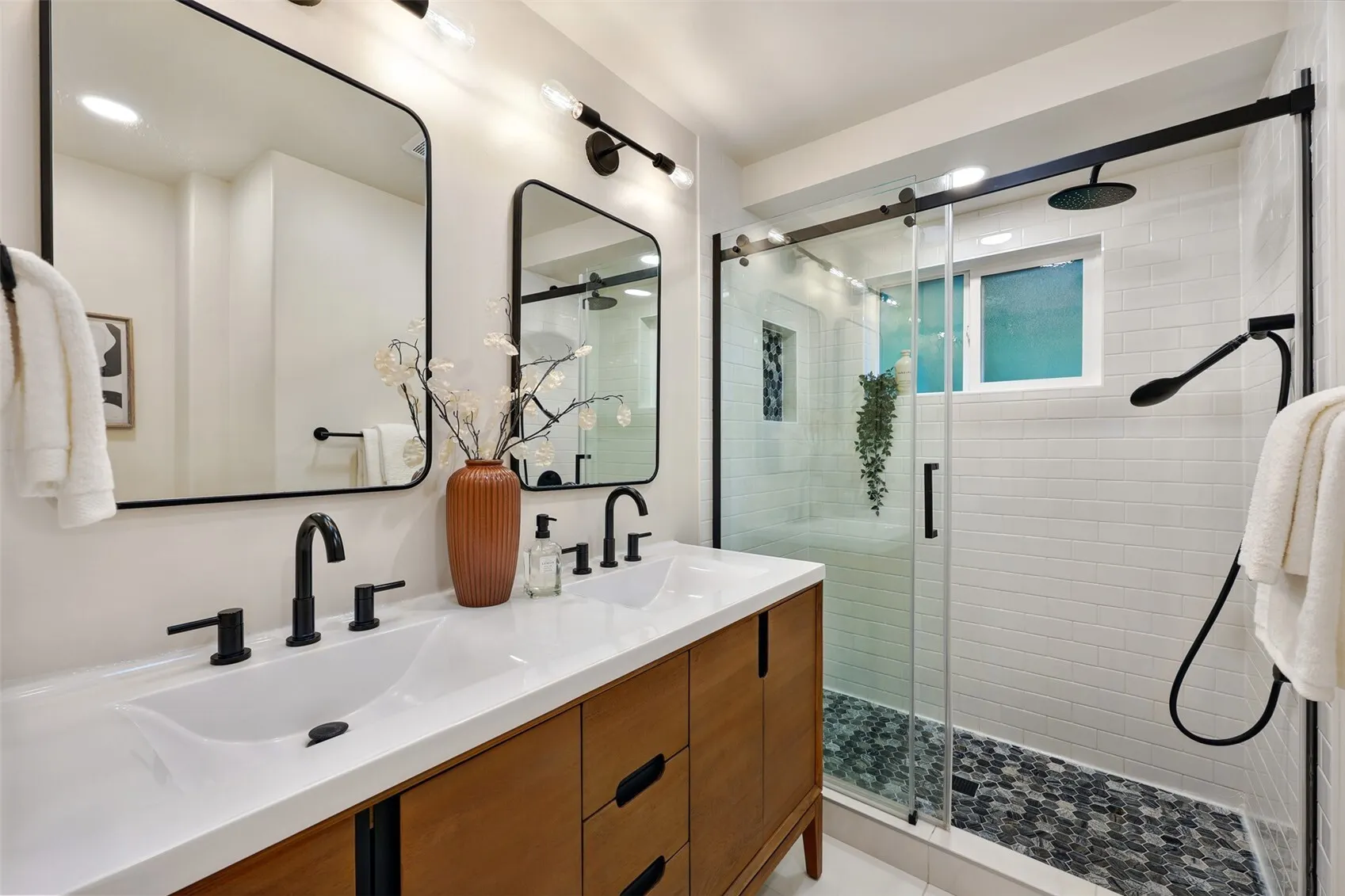 3840 34th Avenue SW, Seattle, WA 98126