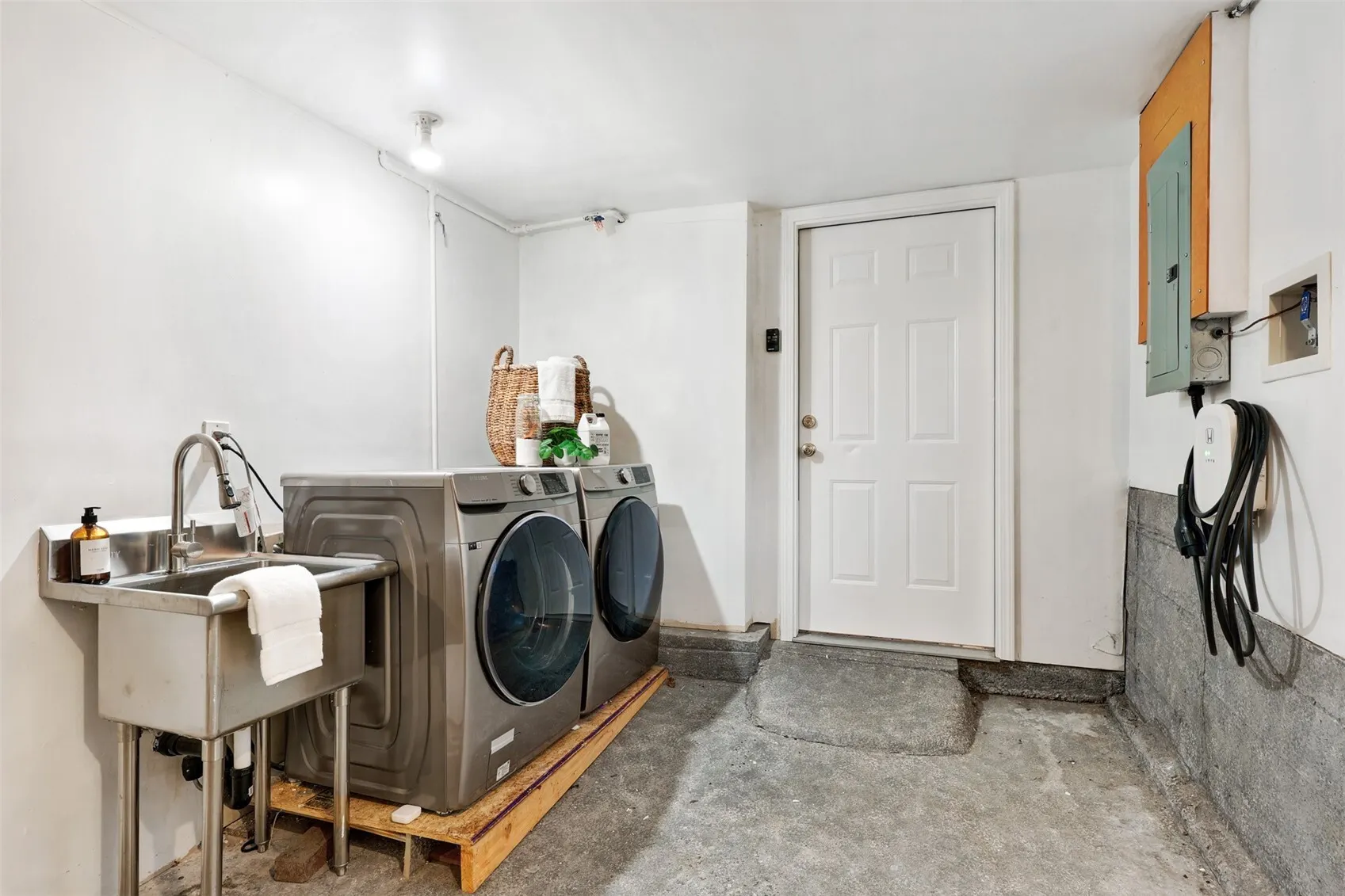 3840 34th Avenue SW, Seattle, WA 98126