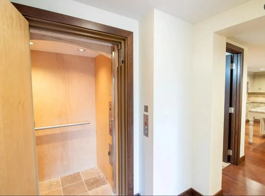10660 NE 9th Place , Bellevue, WA 98004