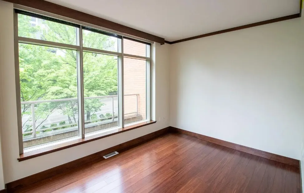 10660 NE 9th Place , Bellevue, WA 98004
