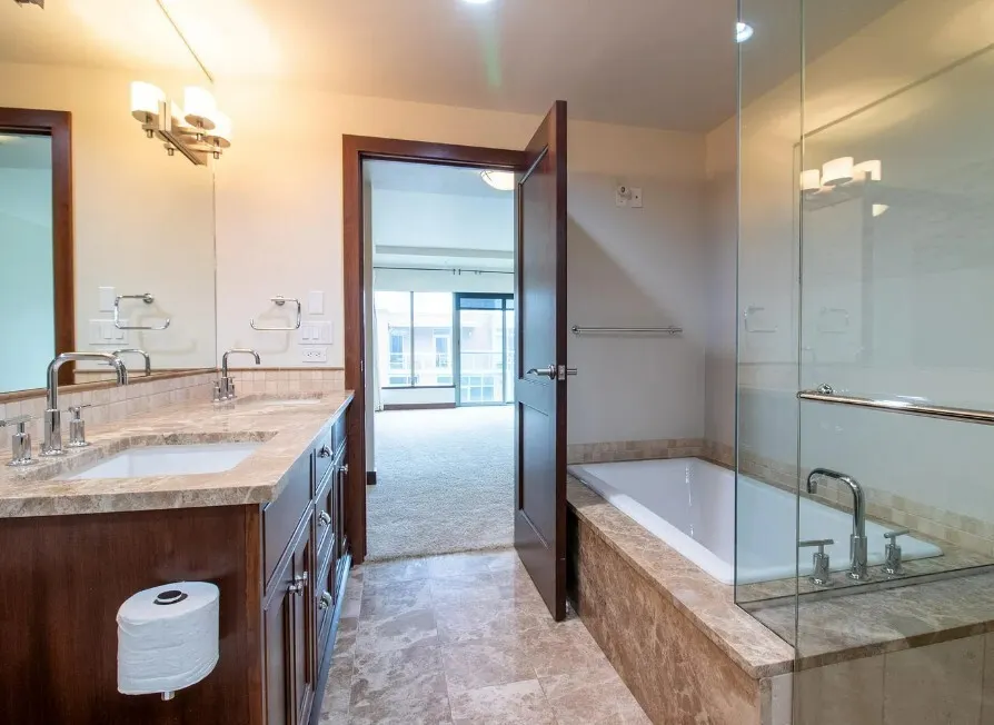 10660 NE 9th Place , Bellevue, WA 98004