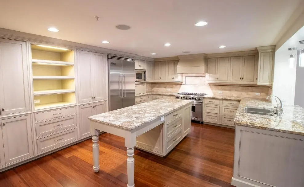 10660 NE 9th Place , Bellevue, WA 98004