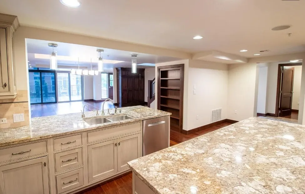 10660 NE 9th Place , Bellevue, WA 98004