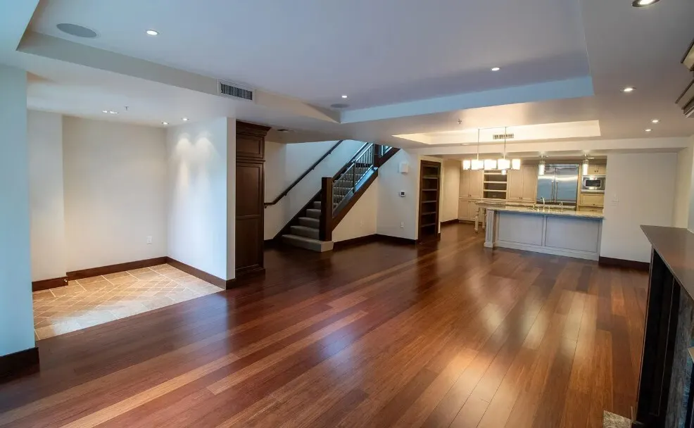 10660 NE 9th Place , Bellevue, WA 98004