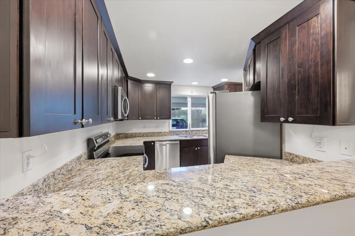 7031 210th Street SW #B, Lynnwood, WA 98036