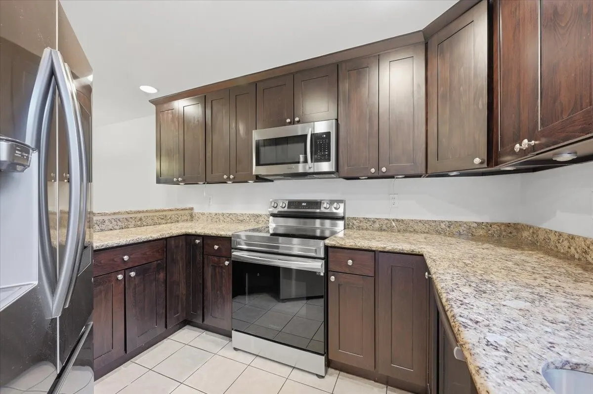7031 210th Street SW #B, Lynnwood, WA 98036