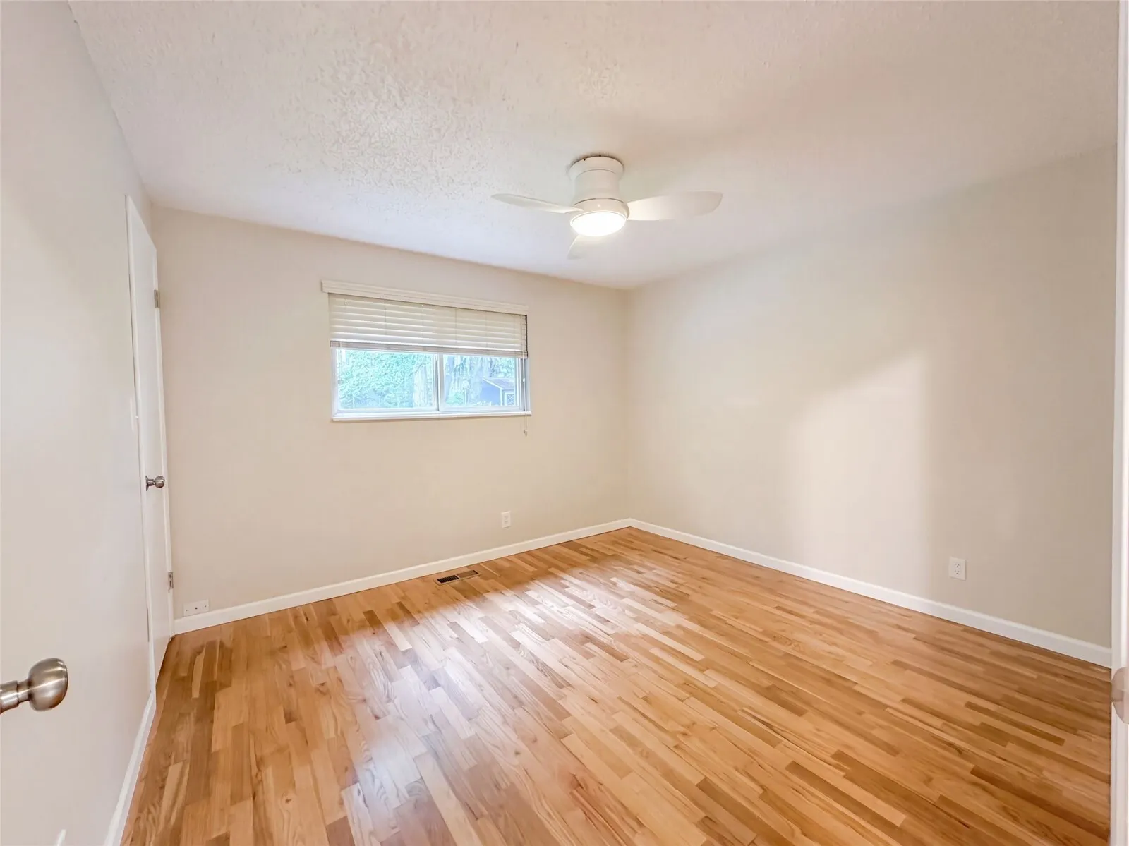 10401 130th Street , Kirkland, WA 98034