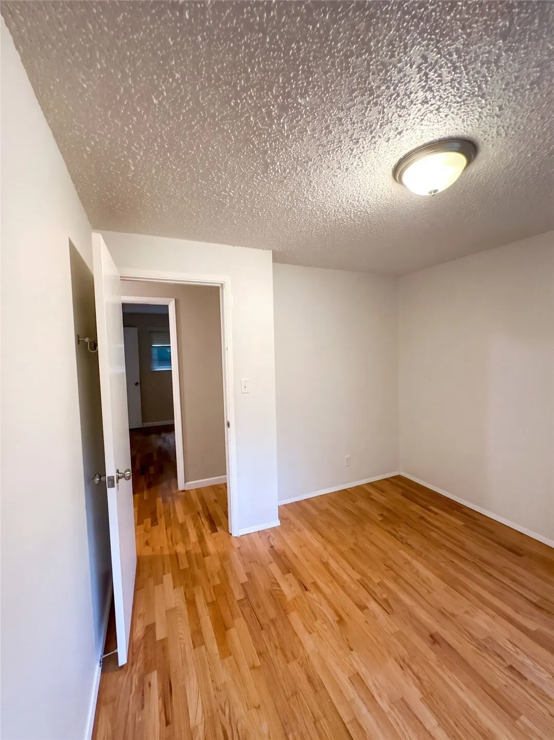 10401 130th Street , Kirkland, WA 98034