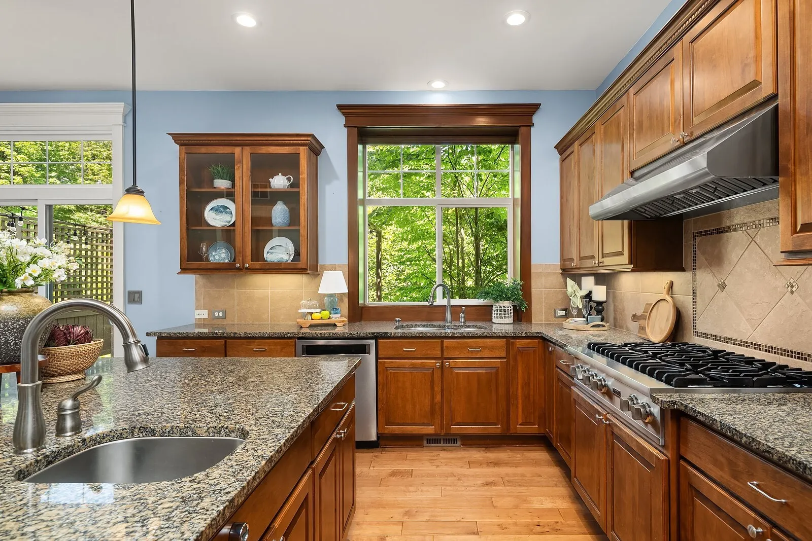 2534 NW Stoney Creek Drive , Issaquah, WA 98027