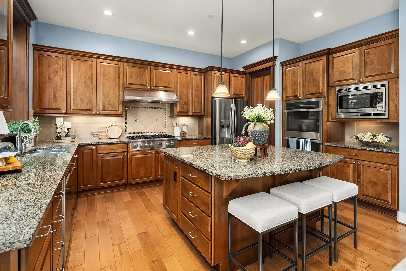 2534 NW Stoney Creek Drive , Issaquah, WA 98027