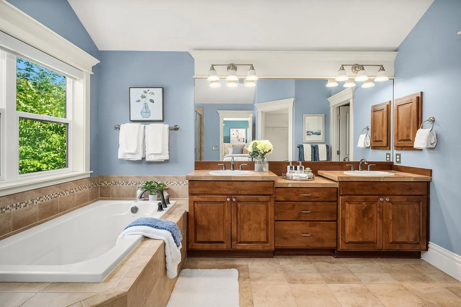 2534 NW Stoney Creek Drive , Issaquah, WA 98027