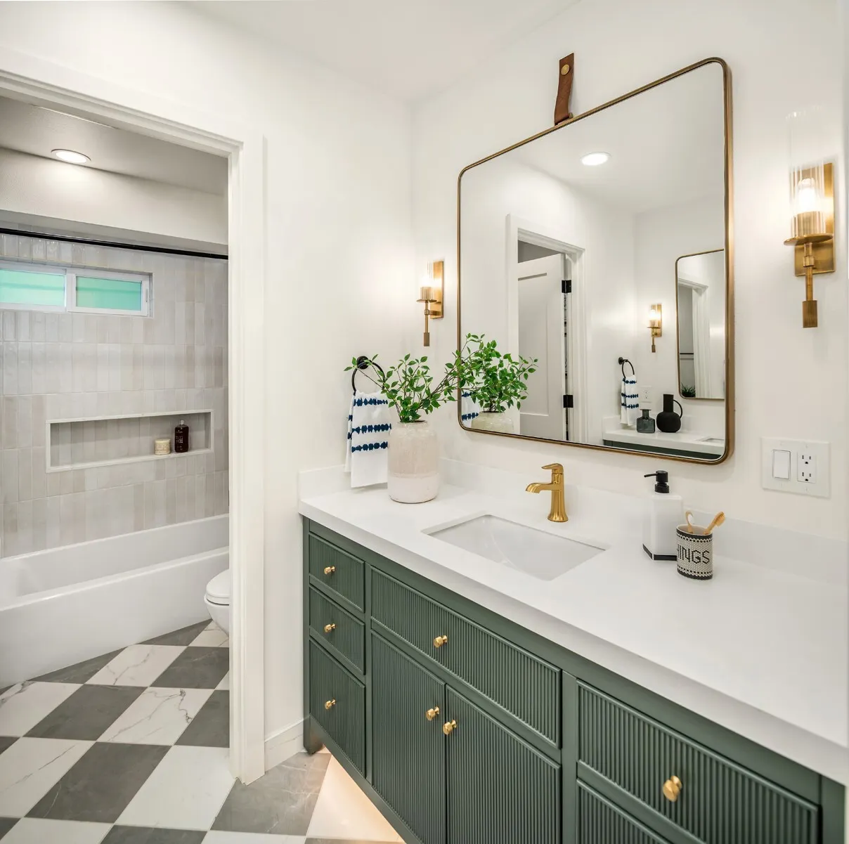 701 20th Avenue W, Kirkland, WA 98033