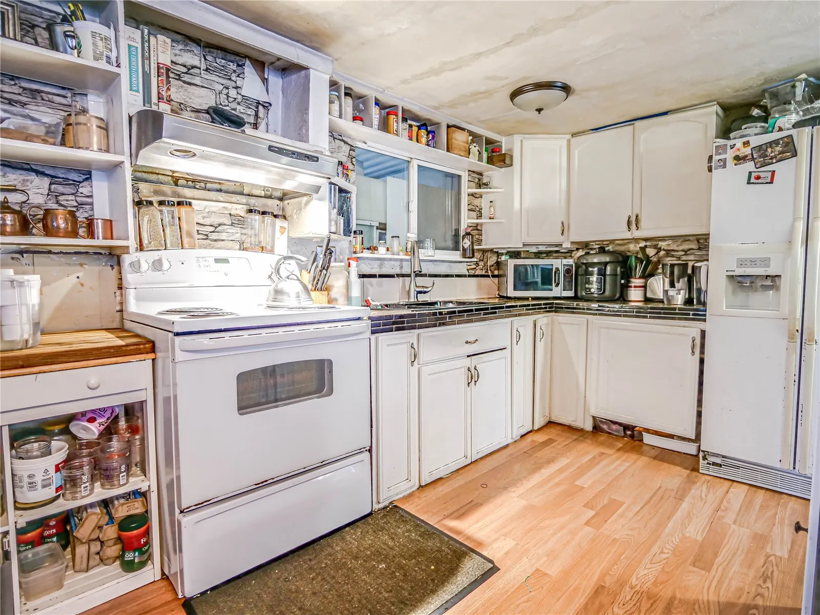 7028 SW 208th St #12, Lynnwood, WA 98036