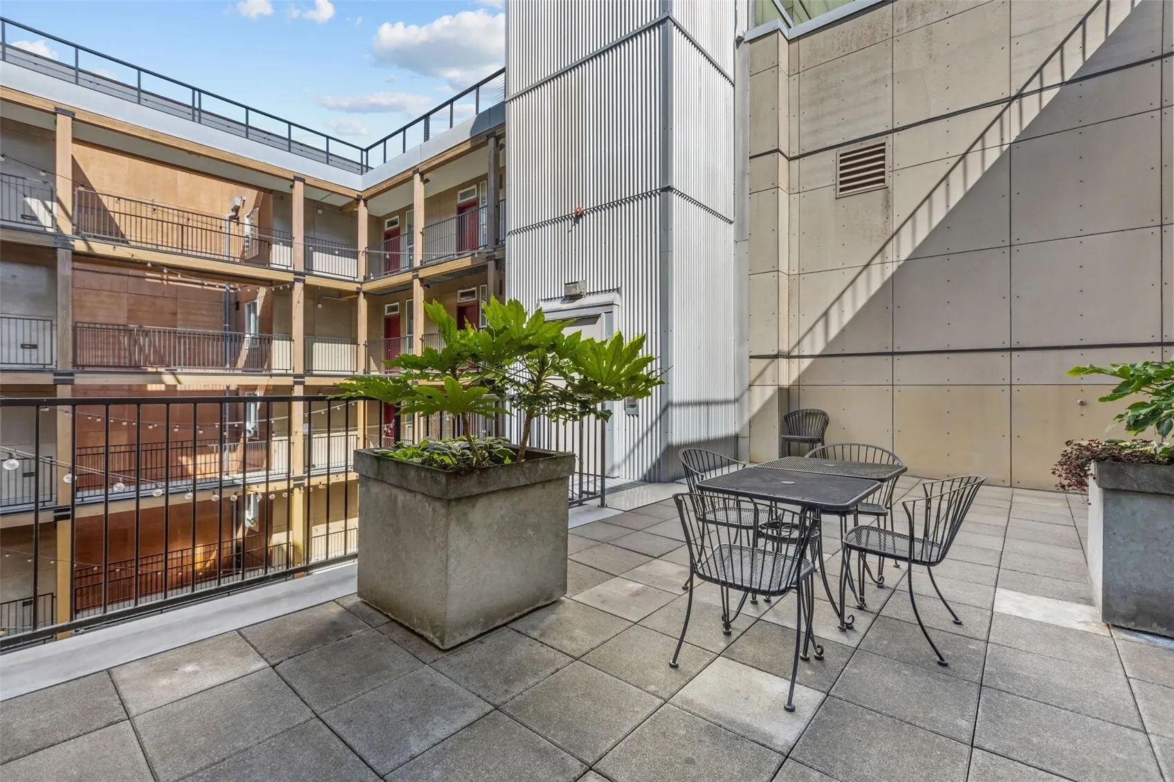 2307 Western Avenue , Seattle, WA 98121