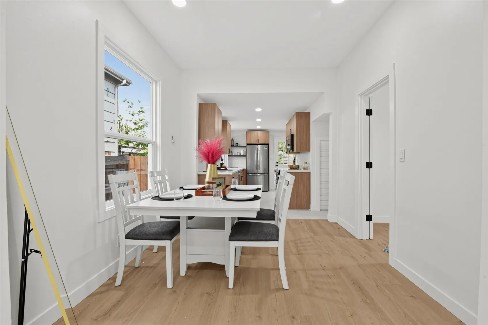 852 NW 62nd Street , Seattle, WA 98107
