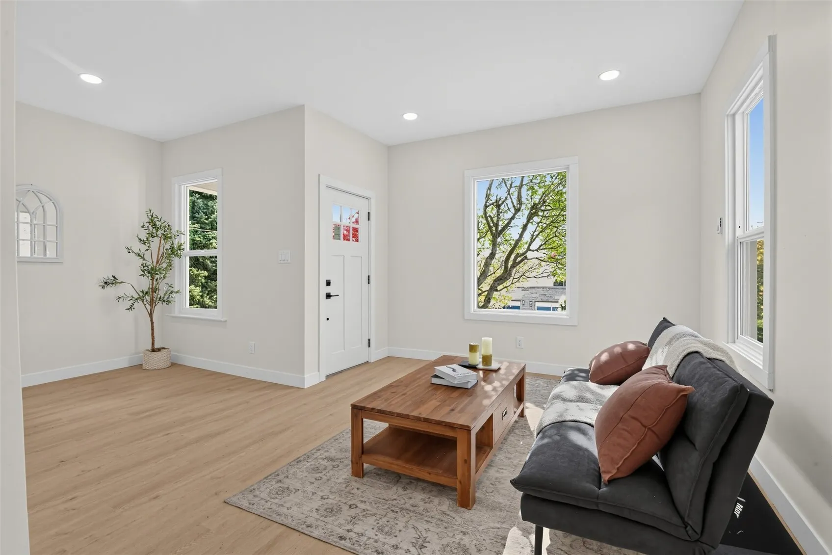 852 NW 62nd Street , Seattle, WA 98107