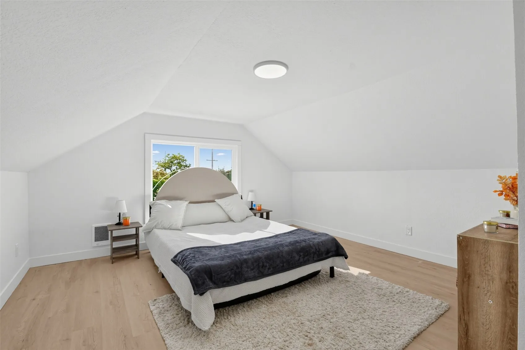 852 NW 62nd Street , Seattle, WA 98107