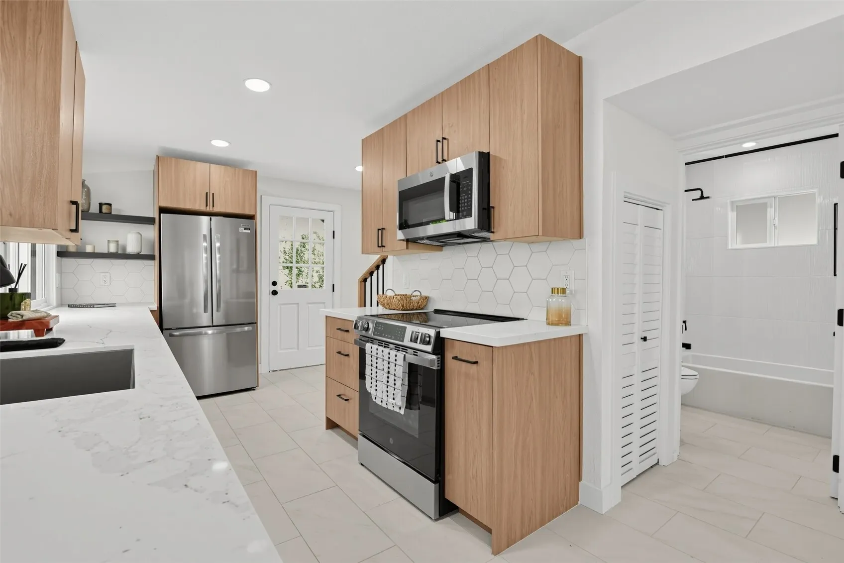 852 NW 62nd Street , Seattle, WA 98107