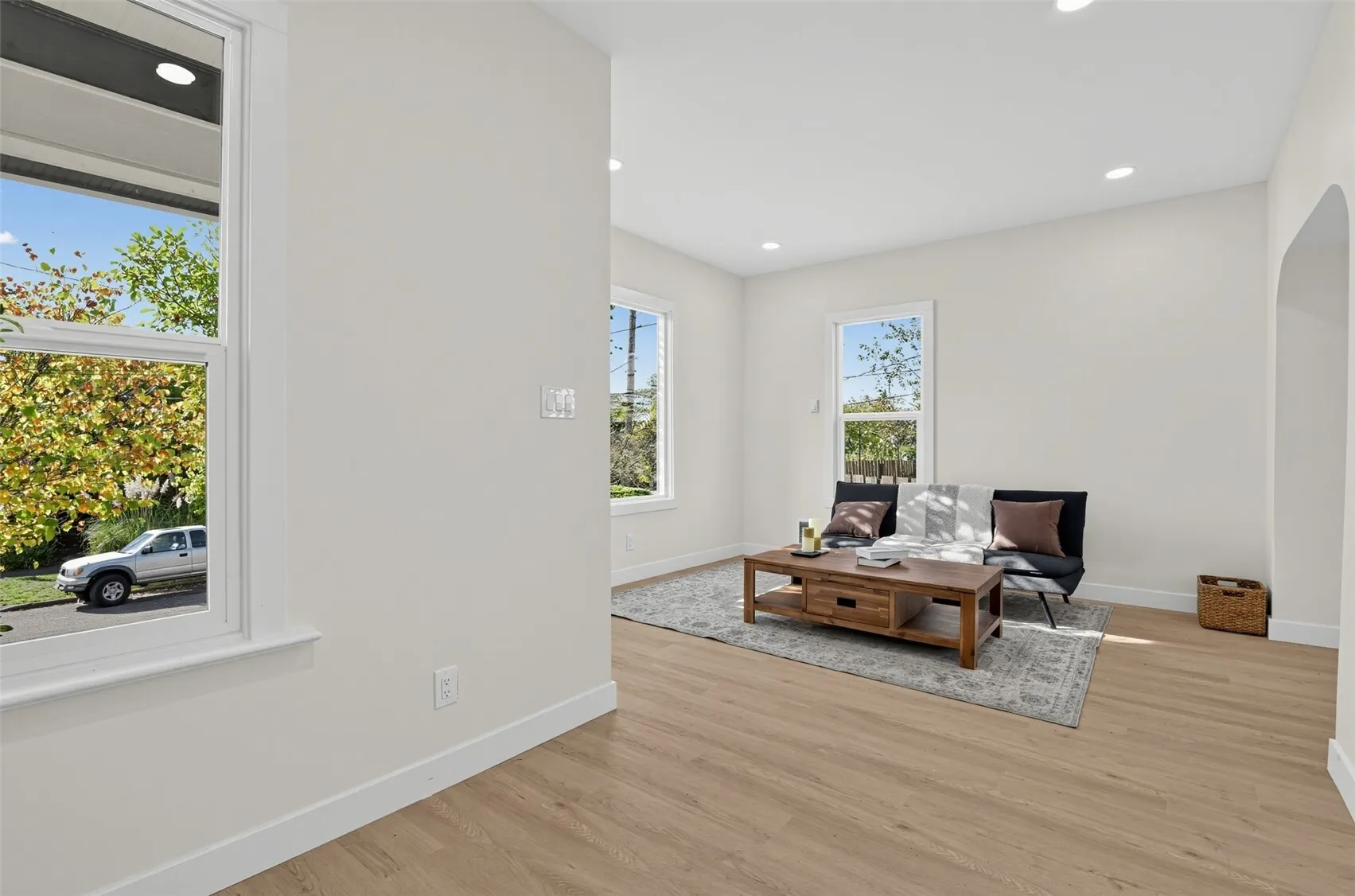 852 NW 62nd Street , Seattle, WA 98107