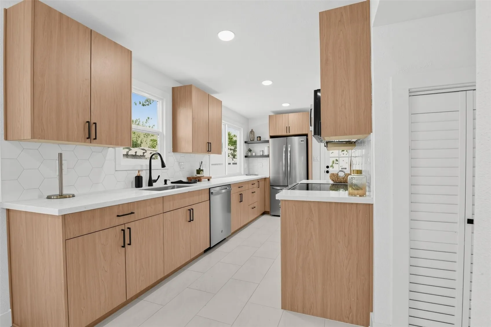 852 NW 62nd Street , Seattle, WA 98107