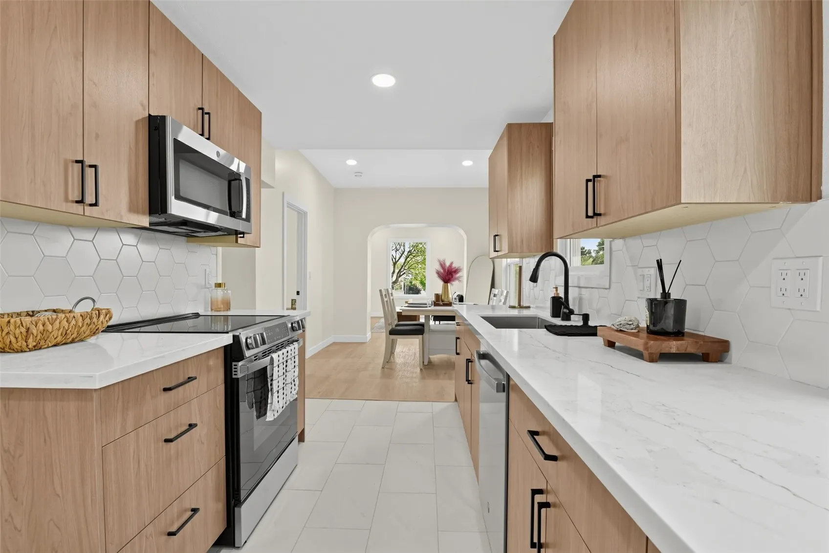 852 NW 62nd Street , Seattle, WA 98107