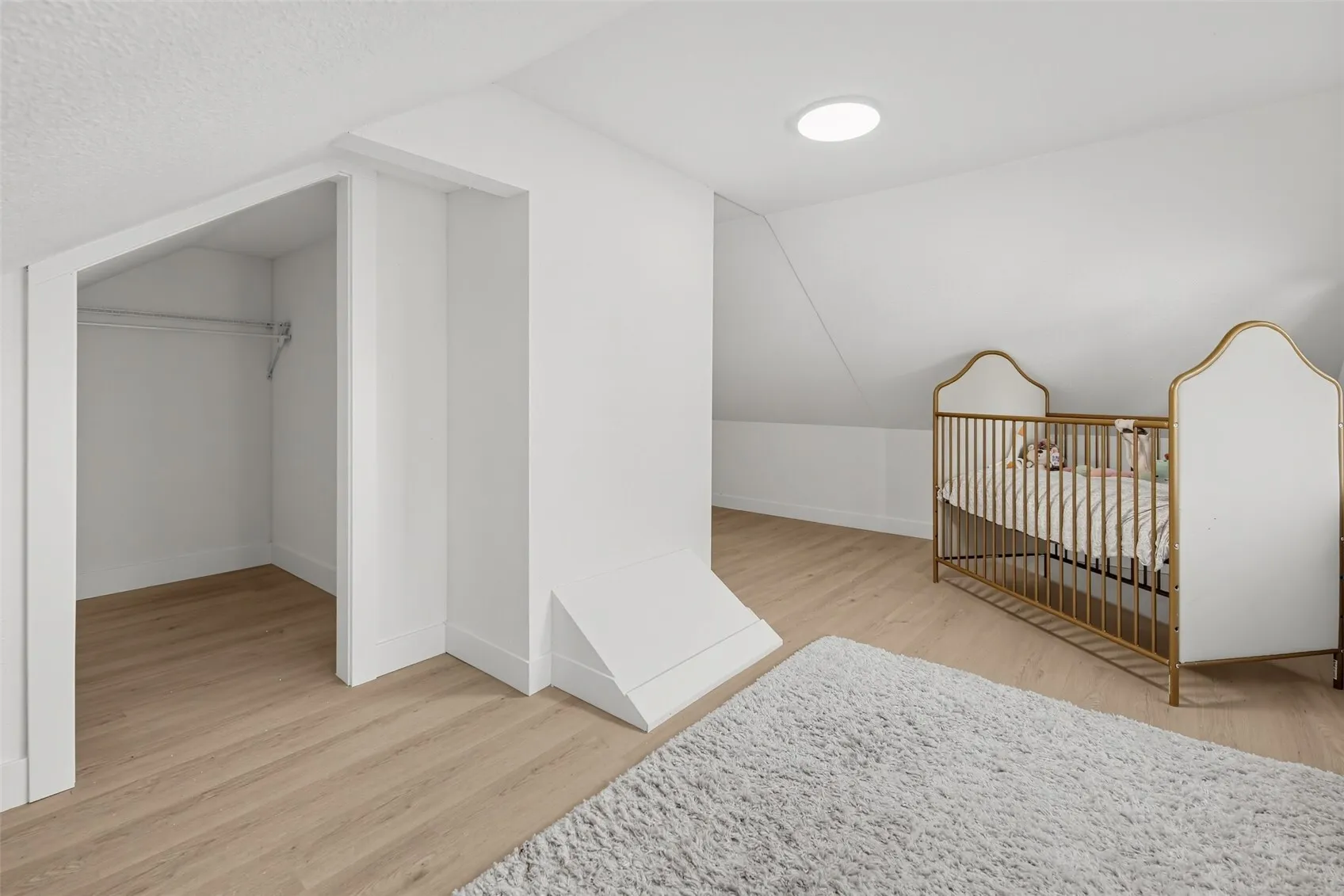 852 NW 62nd Street , Seattle, WA 98107