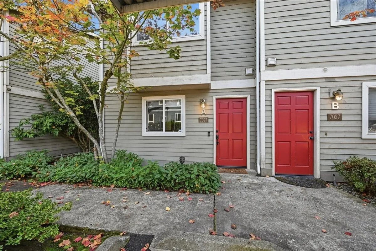 7027 210th Street SW #A, Lynnwood, WA 98036