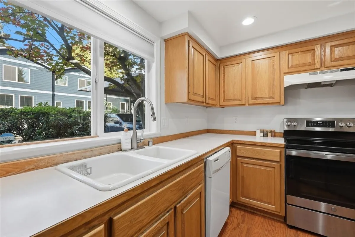 7027 210th Street SW #A, Lynnwood, WA 98036