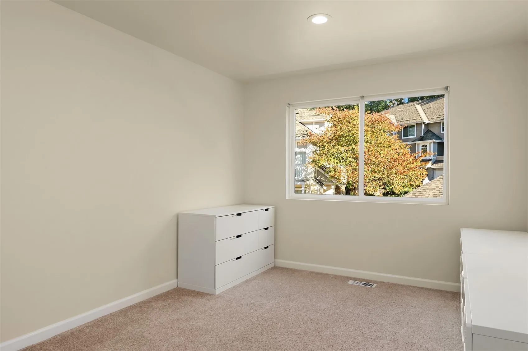 6515 SE Cougar Mountain Way #1, Bellevue, WA 98006