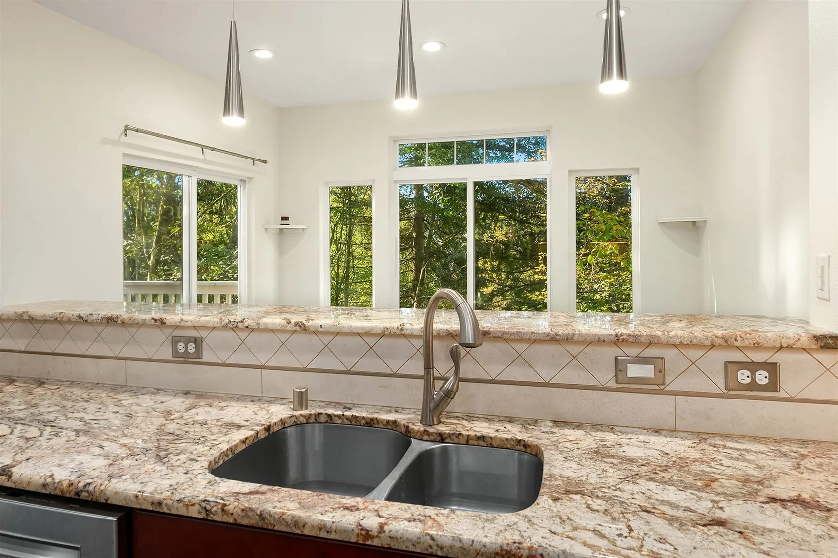 6515 SE Cougar Mountain Way #1, Bellevue, WA 98006