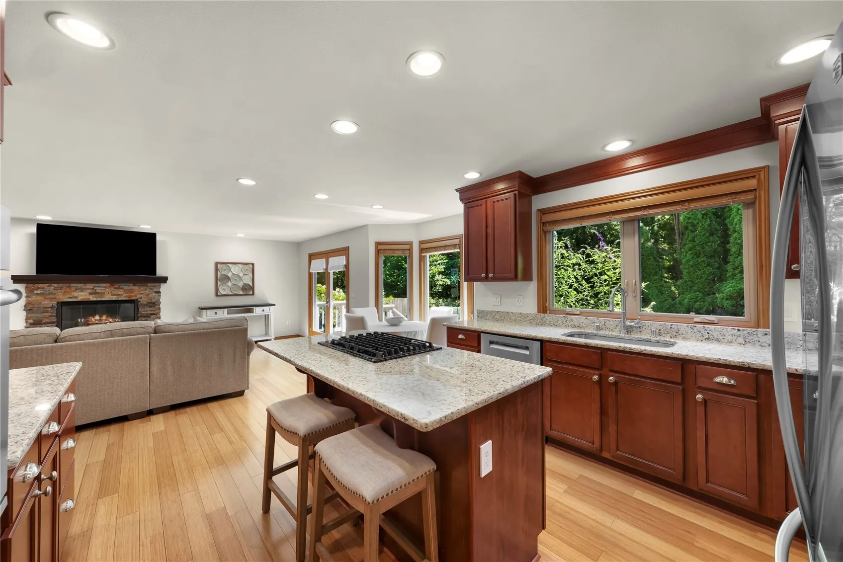 22209 NE 11th Place , Sammamish, WA 98074
