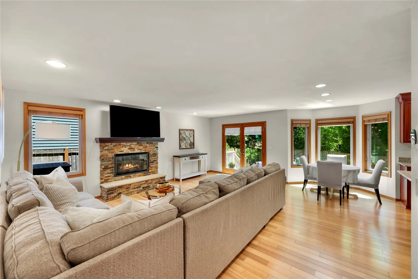 22209 NE 11th Place , Sammamish, WA 98074