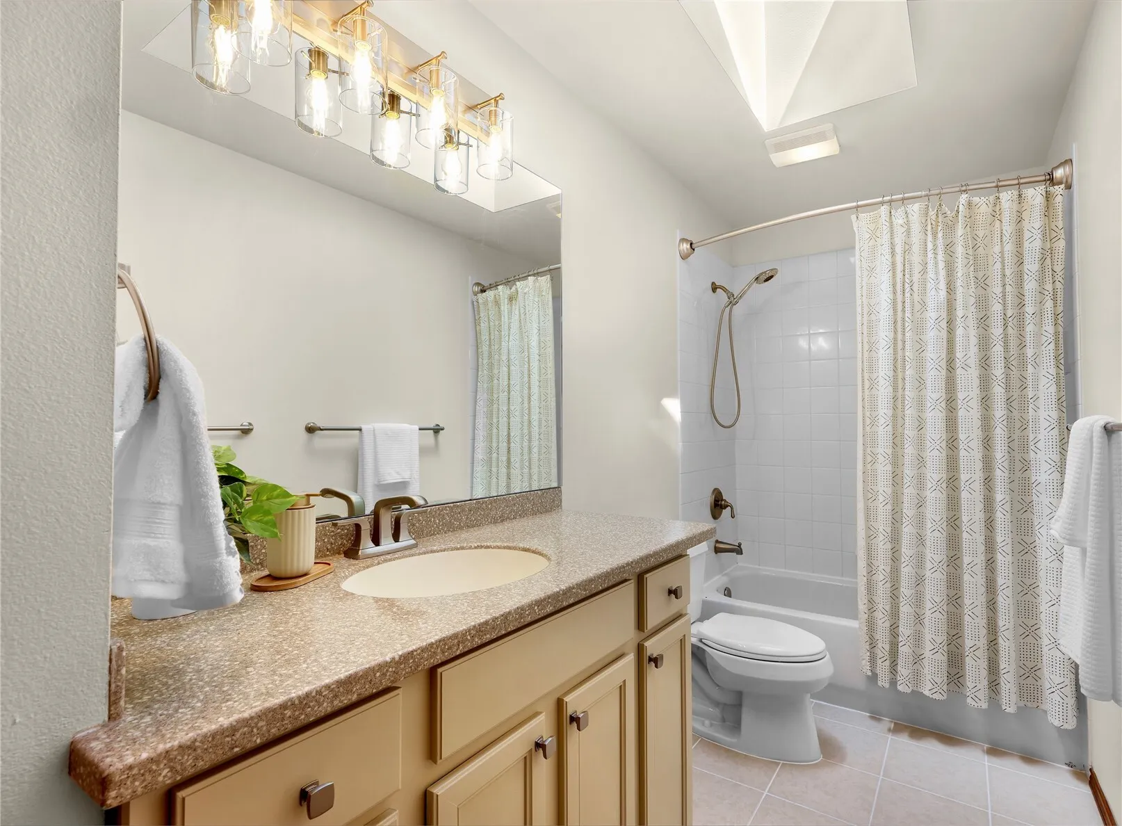 22209 NE 11th Place , Sammamish, WA 98074