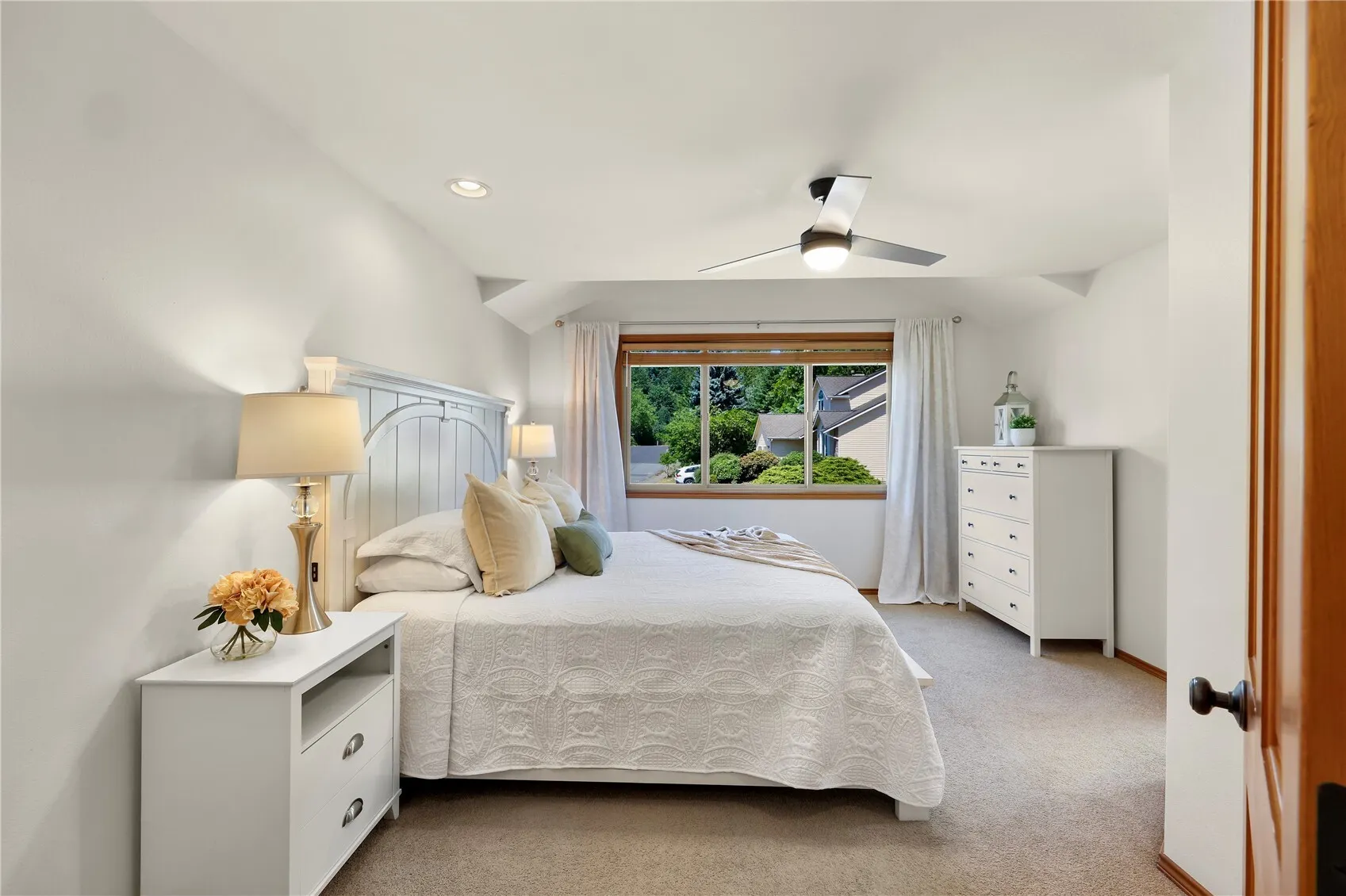 22209 NE 11th Place , Sammamish, WA 98074