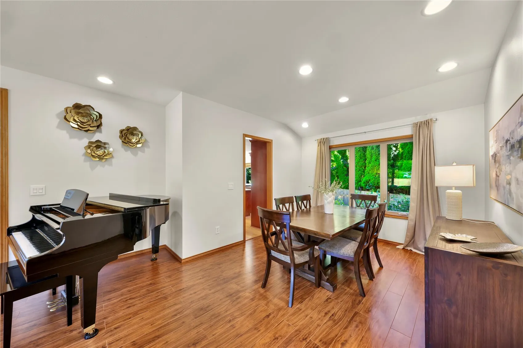 22209 NE 11th Place , Sammamish, WA 98074