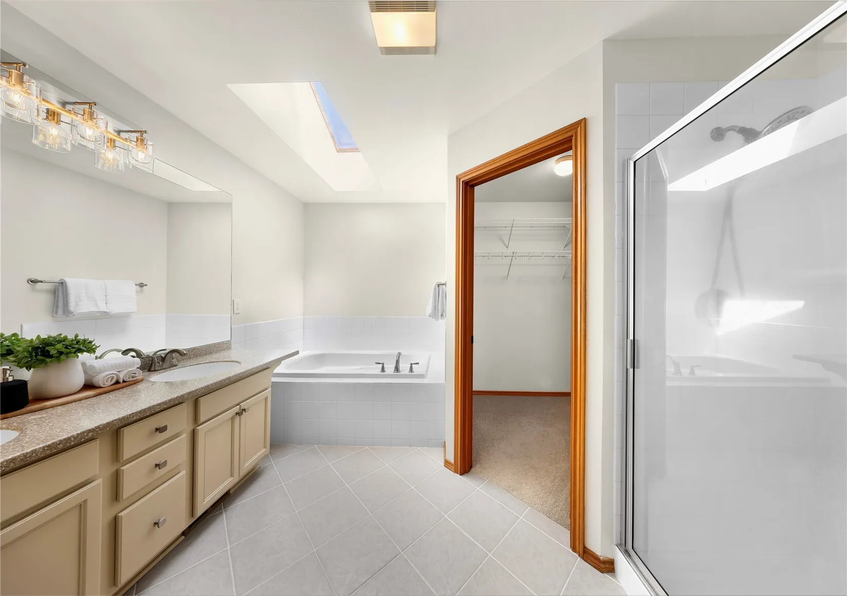 22209 NE 11th Place , Sammamish, WA 98074