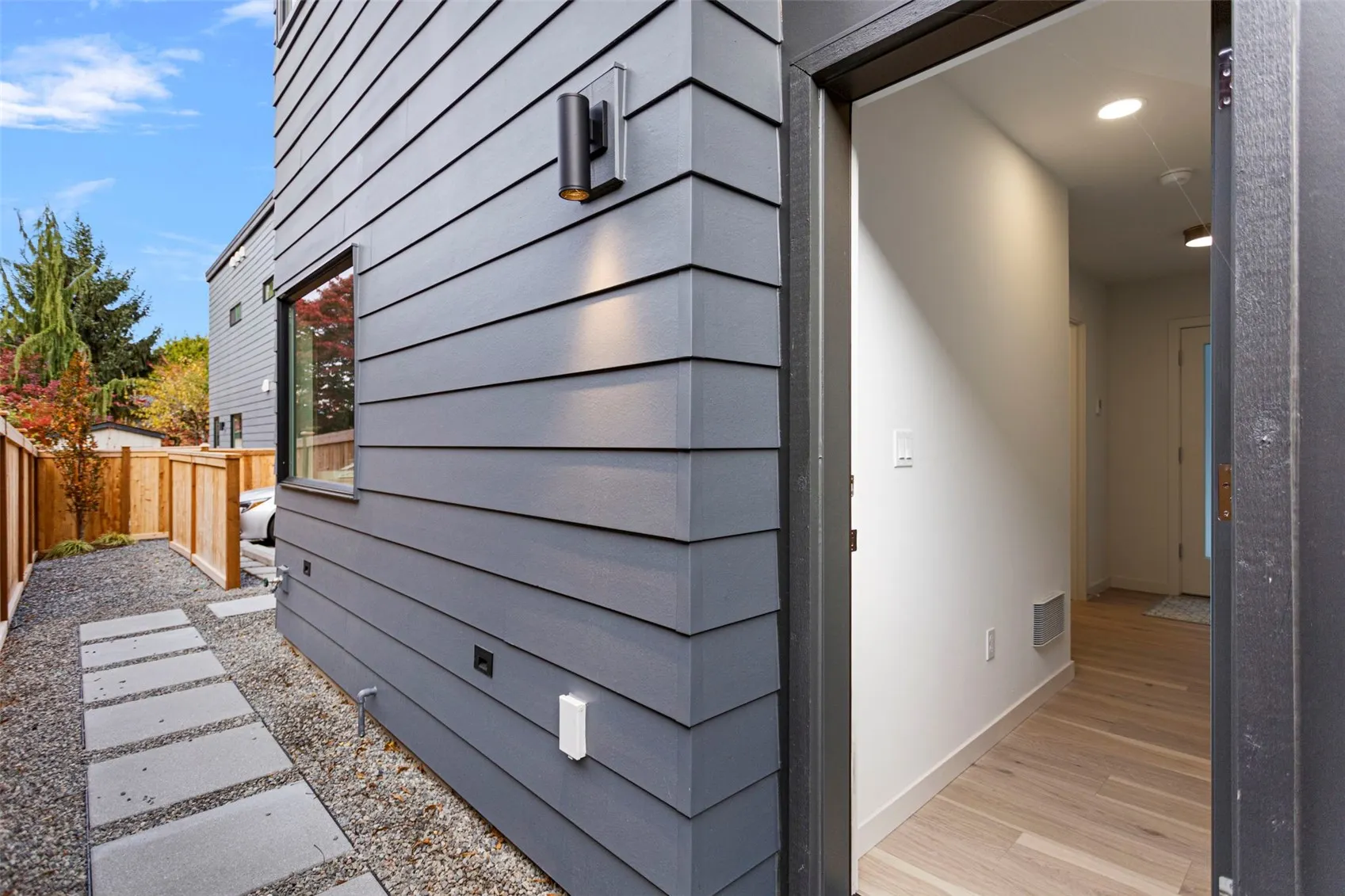 8037 Wallingford Avenue N #B, Seattle, WA 98103
