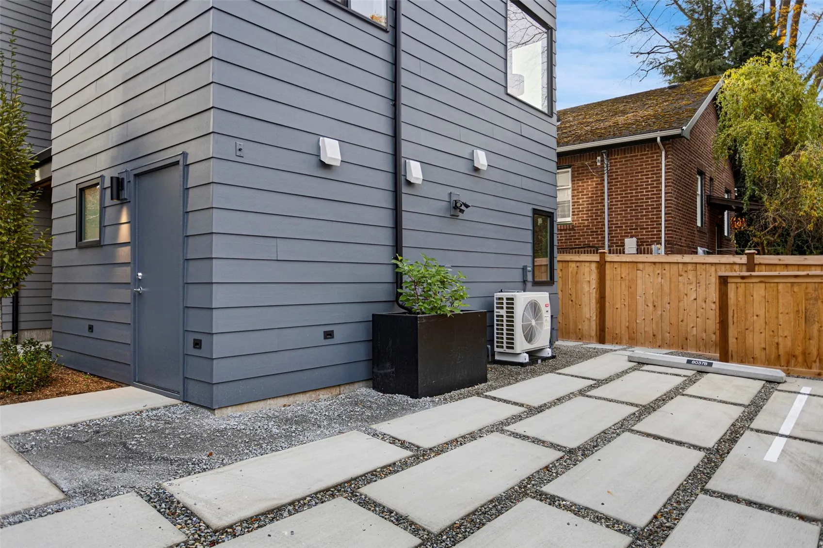8037 Wallingford Avenue N #B, Seattle, WA 98103