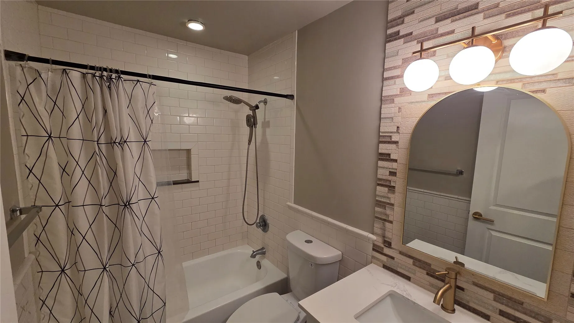 19900 SE 125th Street , Issaquah, WA 98027