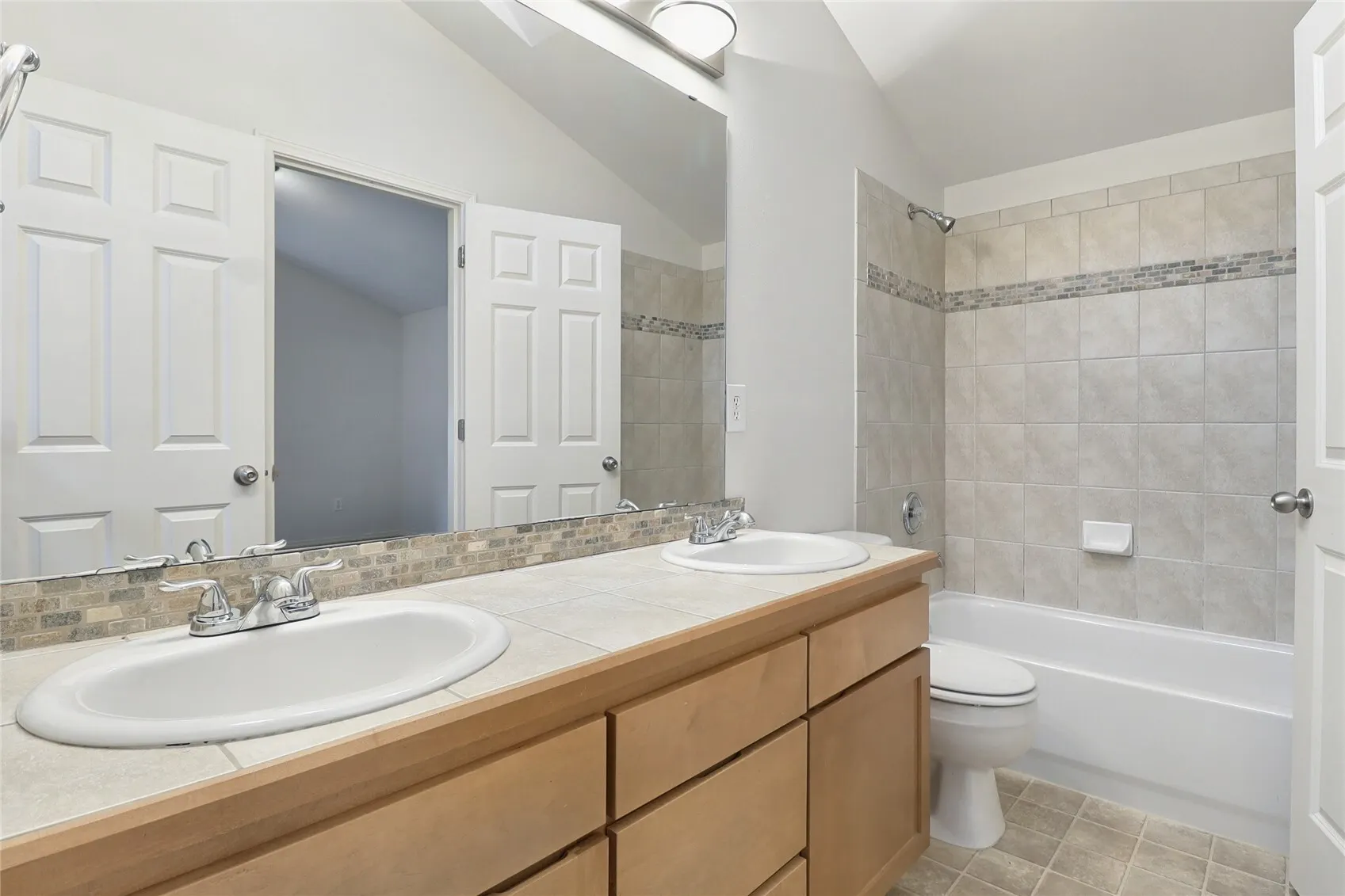 8504 Nesbit Avenue N, Seattle, WA 98103-4035