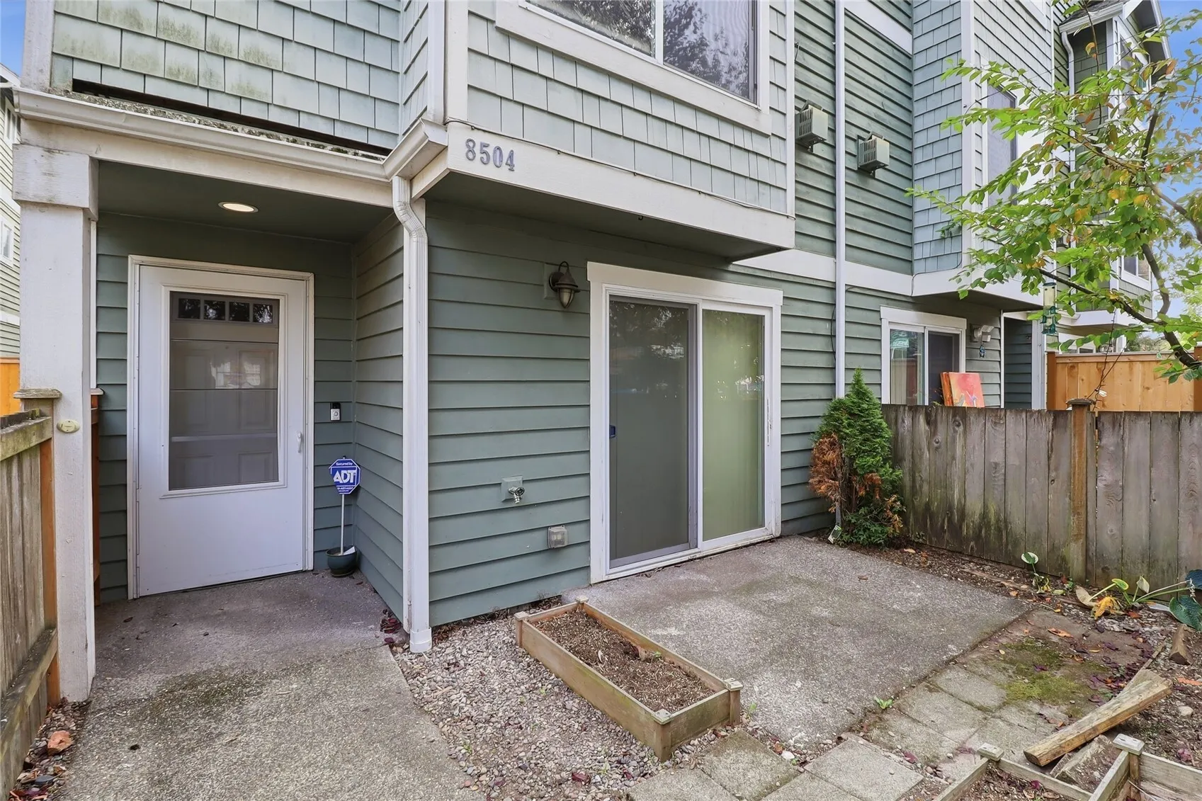 8504 Nesbit Avenue N, Seattle, WA 98103-4035